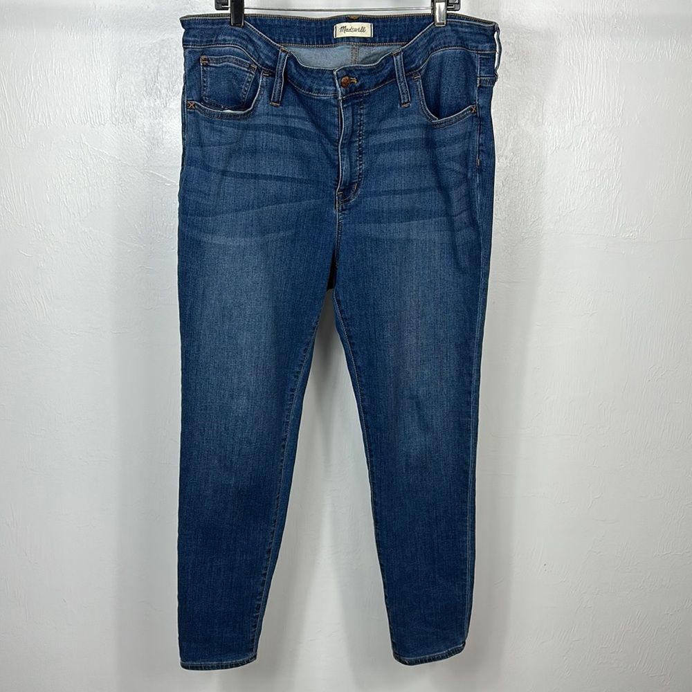 Madewell Blue 9” Mid Rise Skinny Leg Whiskering Jeans Size 34